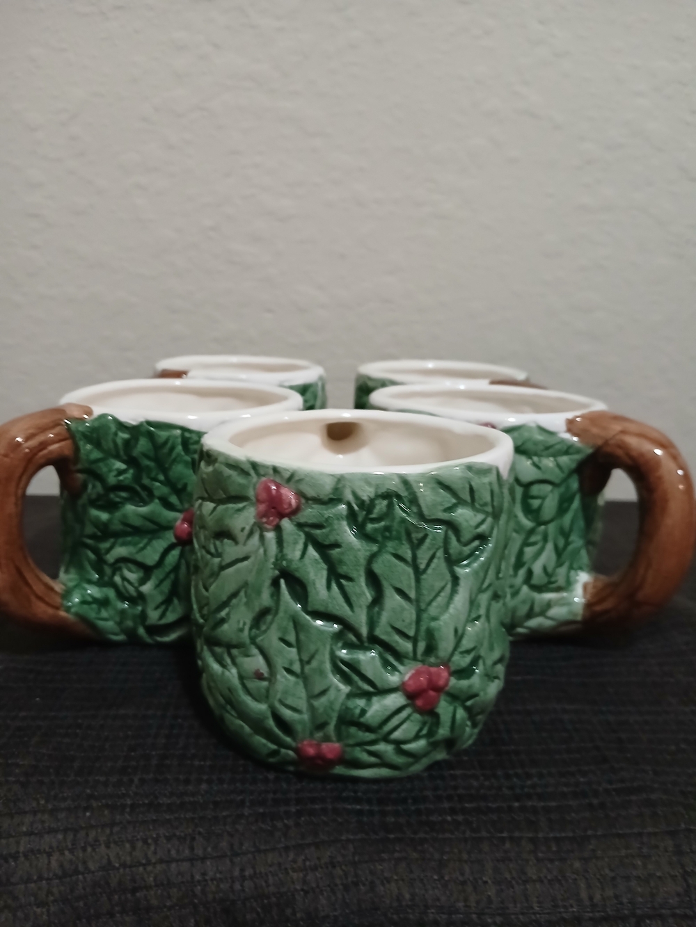 5 Vintage Nantucket  Home  Christmas Holly Leave Mugs.